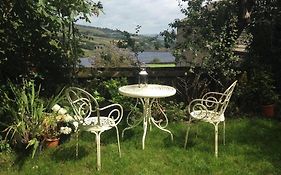 Bijou Cottage In Bronte Country With Wood-Burning Stove & Hot Tub Spa